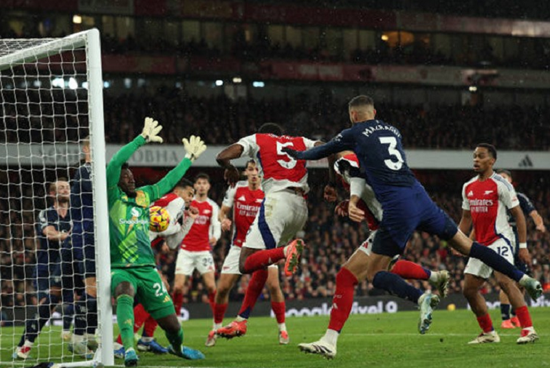 arsenal-vua-san-ban-tu-phat-goc-tai-premier-league