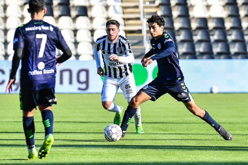 Nhận định soi kèo De Graafschap vs Heracles lúc 00h45 ngày 17/1/2025 nhan-dinh-soi-keo-de-graafschap-vs-heracles-luc-00h45-ngay-17-1-2025-1