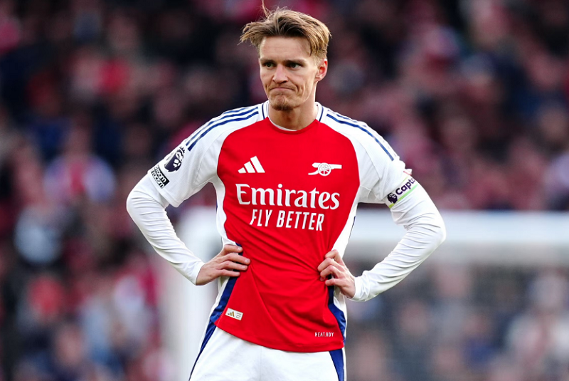 CĐV Arsenal dậy sóng, Odegaard bị mỉa mai là ‘Midgaard’ sau trận hòa đáng quên