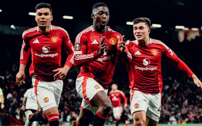 tran-giao-huu-man-utd-cac-ngoi-sao-dong-nam-a-gay-sot-gan-45-000-ve-da-duoc-ban-ra